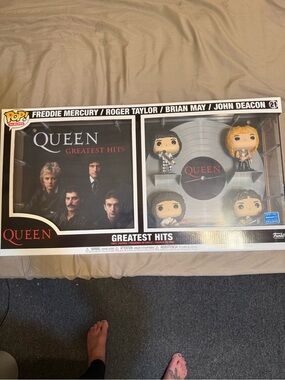 Funko Pop! Queen Greatest Hits 4-Figure Set - Silver & Black & Red